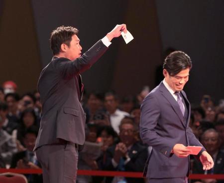 【写真】ハンパない絶叫＆ガッツポーズ　青学大・常広を引き当てた新井監督