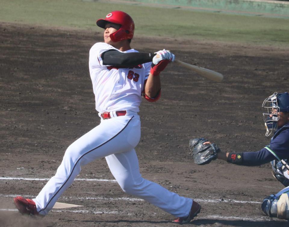 　６回、左越え３ランを放った内田