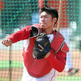 広島・坂倉　次代の侍Ｊ正捕手になる　１１月初陣へ「結果を残さないと意味ない」　井端監督期待「長く代表を務める捕手に」