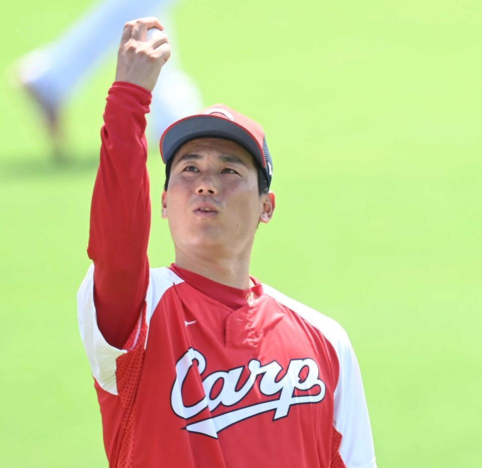 　決め球・フォークのブラッシュアップを目指す栗林