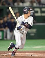 　１回、右前打を放つ（撮影・伊藤笙子）