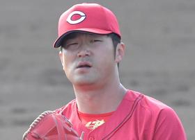 広島　戦力外通告の岡田、藤井と育成契約