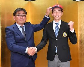 広島ドラフト１位・常広羽也斗が仮契約、「１年間１軍に帯同できるように」