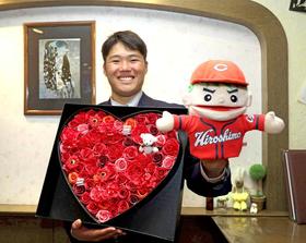 広島ドラ２・高太一　球団配慮も「開幕から１軍」　理想像は金本知憲ら広陵先輩「長く濃くやりたい」　指名８選手が仮契約