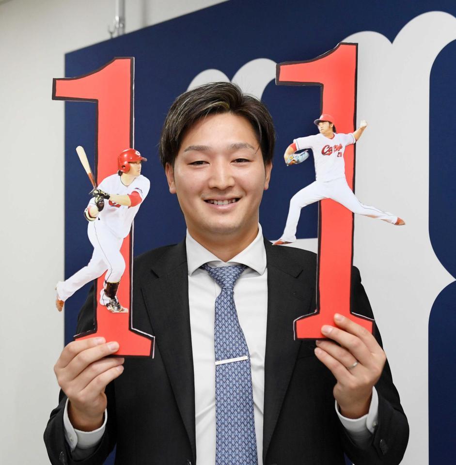 　契約更改を終え、笑顔を見せる床田（撮影・田中太一）