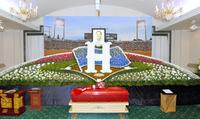 　カープ一色の故・北別府学さんの祭壇＝広島市中区・サンセルモ玉泉院　中央会館、２０２３年６月１９日