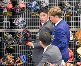 広島・坂倉 バット軽量化で軽～く３割じゃ ３年ぶり大台へパワーアップ「ミズノブランドアンバサダーズミーティング」出席 