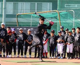 広島・小園　２０００年世代引っ張る　ロッテ藤原と野球教室「代表でも一緒に戦ってまたさらに」　タイトル意欲
