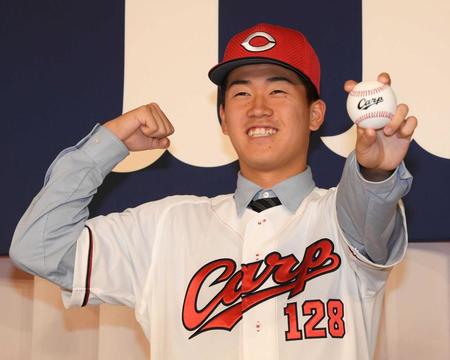 　笑顔を見せる杉原