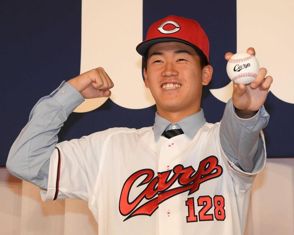 　笑顔を見せる杉原