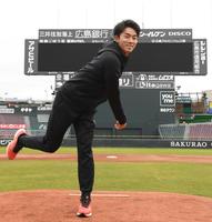 　マウンドの感触を確かめる常広（撮影・田中太一）