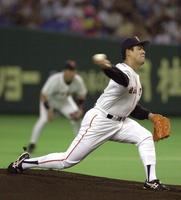 　力投する巨人・斎藤雅樹＝東京ドーム（阪神）２０００年８月３１日