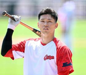 広島・中村奨成「もう一度初心に返りたい。野球を一生懸命やりたい」　母校・広陵で自主トレ　中井監督の「謙虚にやれ」胸に
