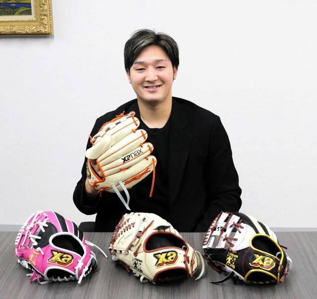 カープ床田 新グラブで投手7冠狙う 薬指部分にタイトル意味した7つ星