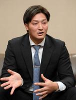 　今年への思いを熱く語る床田