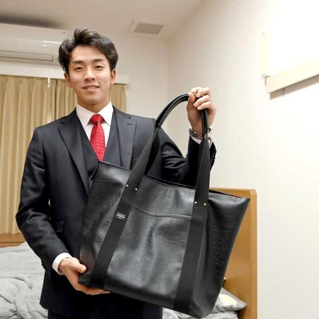【写真】広島ドラ１“悟空”常広は母の手作りバッグで入寮　テレビなし荷物は段ボール２箱「ミニマリストではない（笑）」