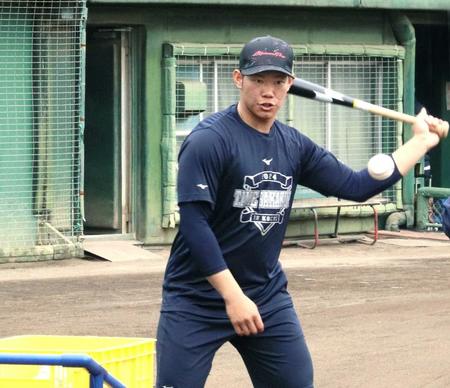 広島・坂倉　３年ぶり打率３割へ打撃フォーム改良中　昨季捕手として１２０試合「しっかり準備」