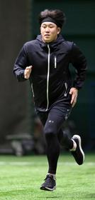 年男の広島・小園が自主トレ公開「いい年にしたい」恒例のヤクルト・山田との自主トレは体調不良で欠席
