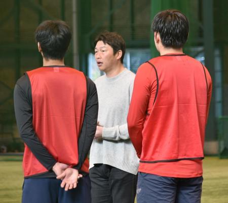 広島　新井監督「今の新人選手たちは顔つきも体つきもしっかり」合同自主トレ視察＆訓示「焦らずにゆっくりじっくり」