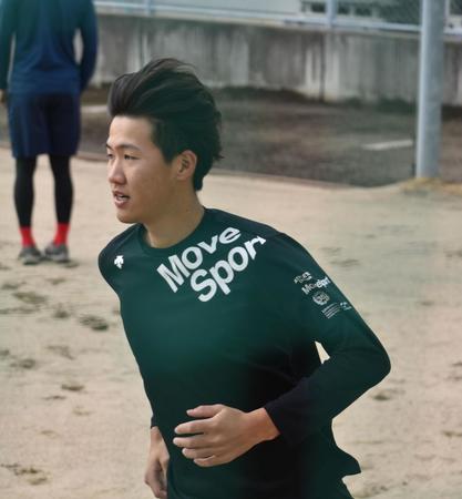 　ランニングを行う日高