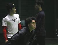 　ノックを受ける常広（中央）＝撮影・畠山賢大