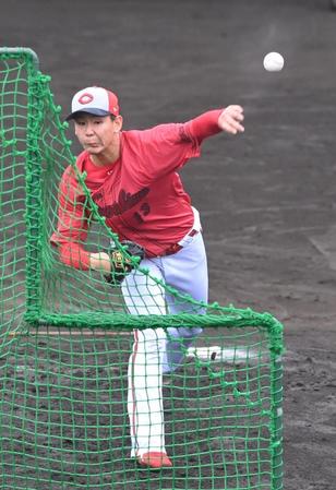 　初めてフリー打撃に登板した森浦（撮影・市尻達拡）