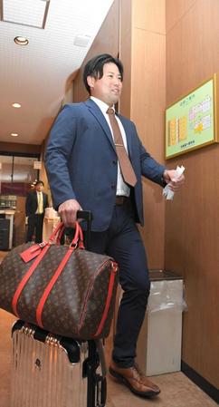 　キャンプに合流するため日南に到着した末包（撮影・市尻達拡）