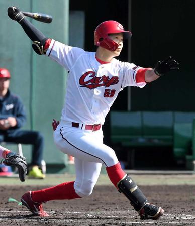 　２回、右越え三塁打を放った大盛