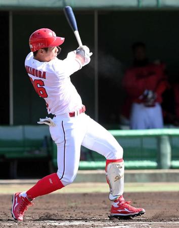 　１回、左前打を放った中村奨