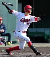 　２回、右越え三塁打を放った大盛