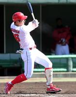 　１回、左前打を放った中村奨