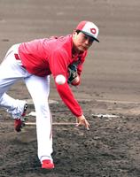 　シート打撃に登板し力投した栗林（撮影・市尻達拡）