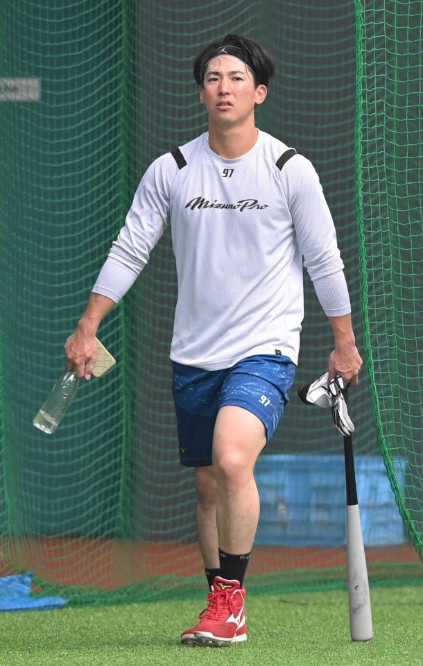 　休日を返上し打撃練習した中村貴（撮影・市尻達拡）