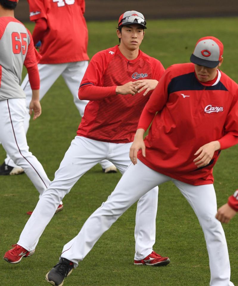 　ウオーミングアップをする常広（撮影・市尻達拡）