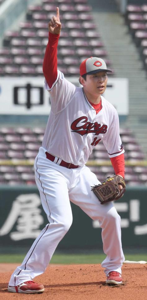 　シート打撃に登板し力強く腕を振った大瀬良（撮影・市尻達拡）