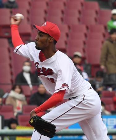 　先発し力投するアドゥワ（撮影・市尻達拡）