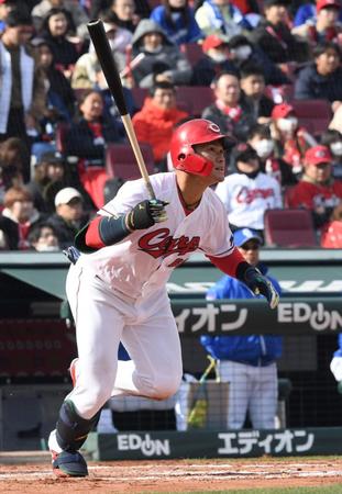 　８回、右前打を放った田村（撮影・市尻達拡）