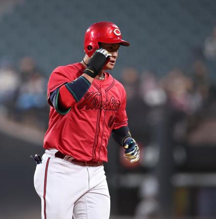 　５回、ダイヤモンドを回る田村（撮影・中島達哉）