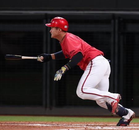 　９回、同点適時打を放つ田村（撮影・中島達哉）