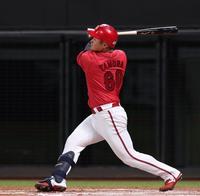 　７回、２打席連続本塁打を放つ田村（撮影・中島達哉）