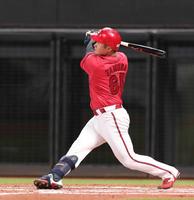 　５回無死、本塁打を放つ田村（撮影・中島達哉）