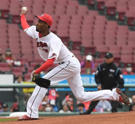 　先発し力投するアドゥワ（撮影・市尻達拡）