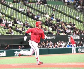 カープ秋山　５年ぶり古巣本拠地で躍動　温かい拍手「あんな近くで西武ファンの応援を聞いたのは初めて」