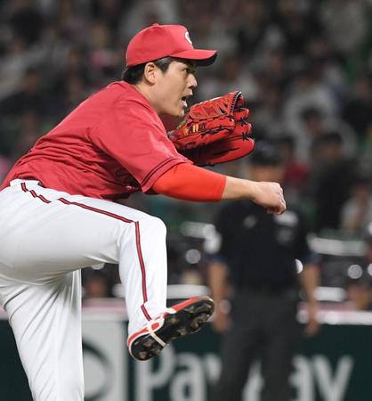 　躍動感あるフォームで投げ込む九里（撮影・市尻達拡）