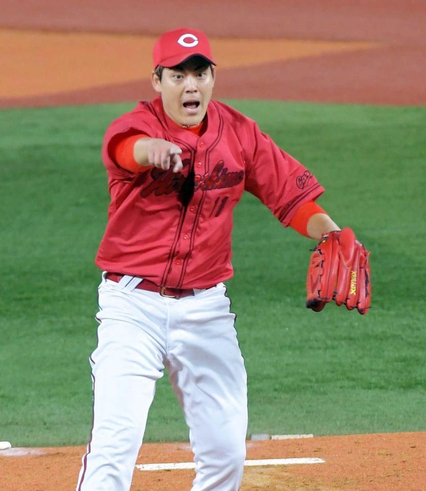 　２回、マウンドで吠える九里（撮影・佐藤厚）