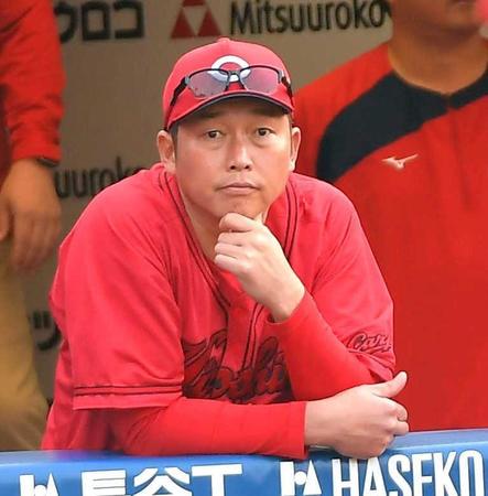 　開幕２連敗を喫した新井監督