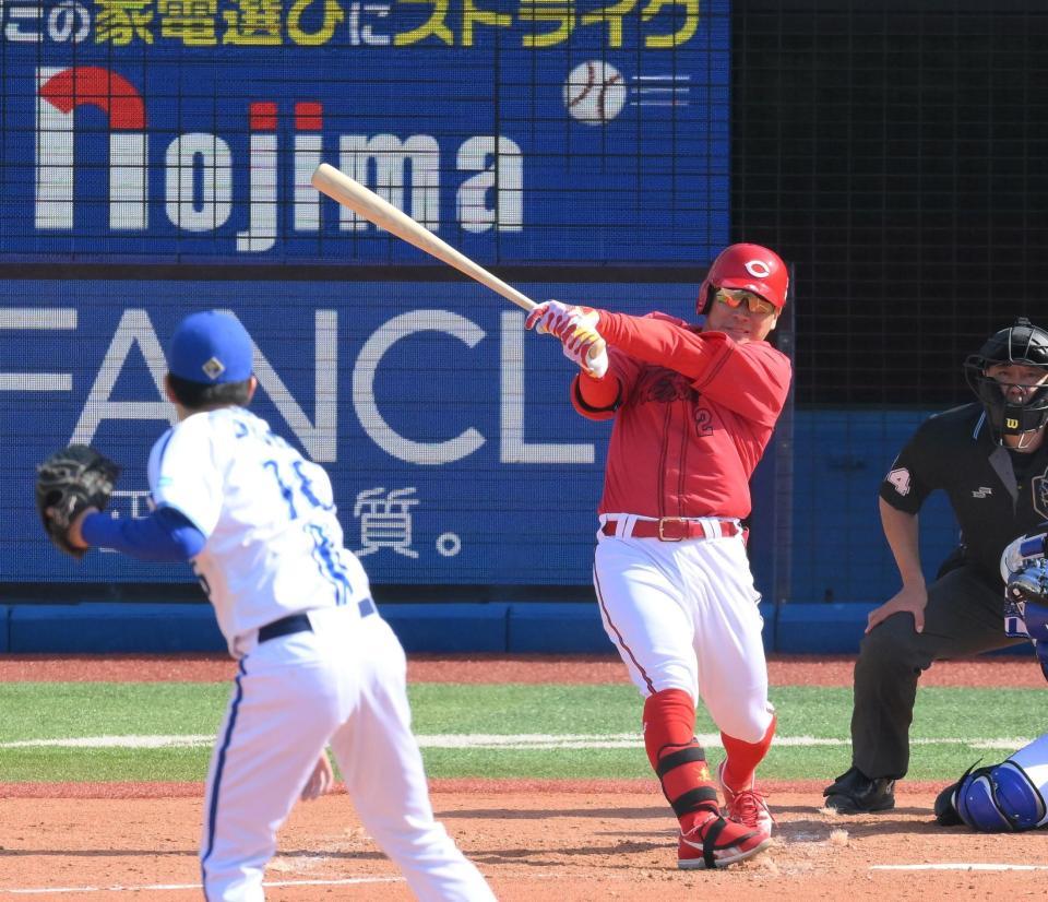 　３回、勝ち越しの右越え２ランを放つ田中（撮影・伊藤笙子）