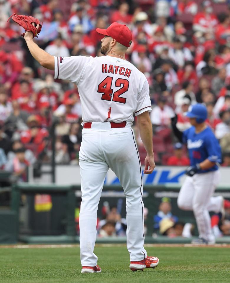 　５回、ハッチは細川にバックスクリーンへ２ランを被弾する（撮影・市尻達拡）