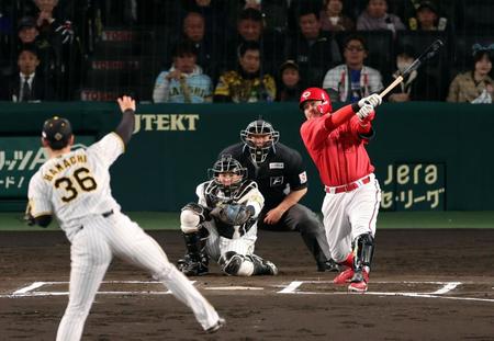 【写真】会沢の打球に本塁打判定をした塁審　誰もが知ってる超有名審判員だった