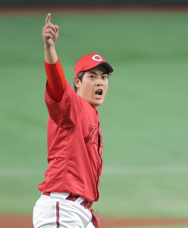　１回、萩尾の三振をアピールする九里（撮影・西岡正）